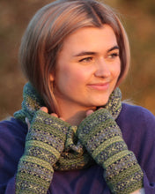 Load image into Gallery viewer, Cashmere Blend Fairisle Wrist Warmers